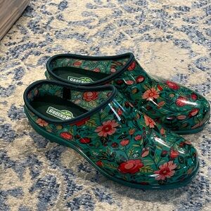GroundWork Women's Floral Garden Clogs - Green and Red
